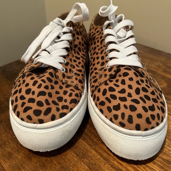 Bamboo Cheetah Print Platform Sneaker - Picture 2 of 4